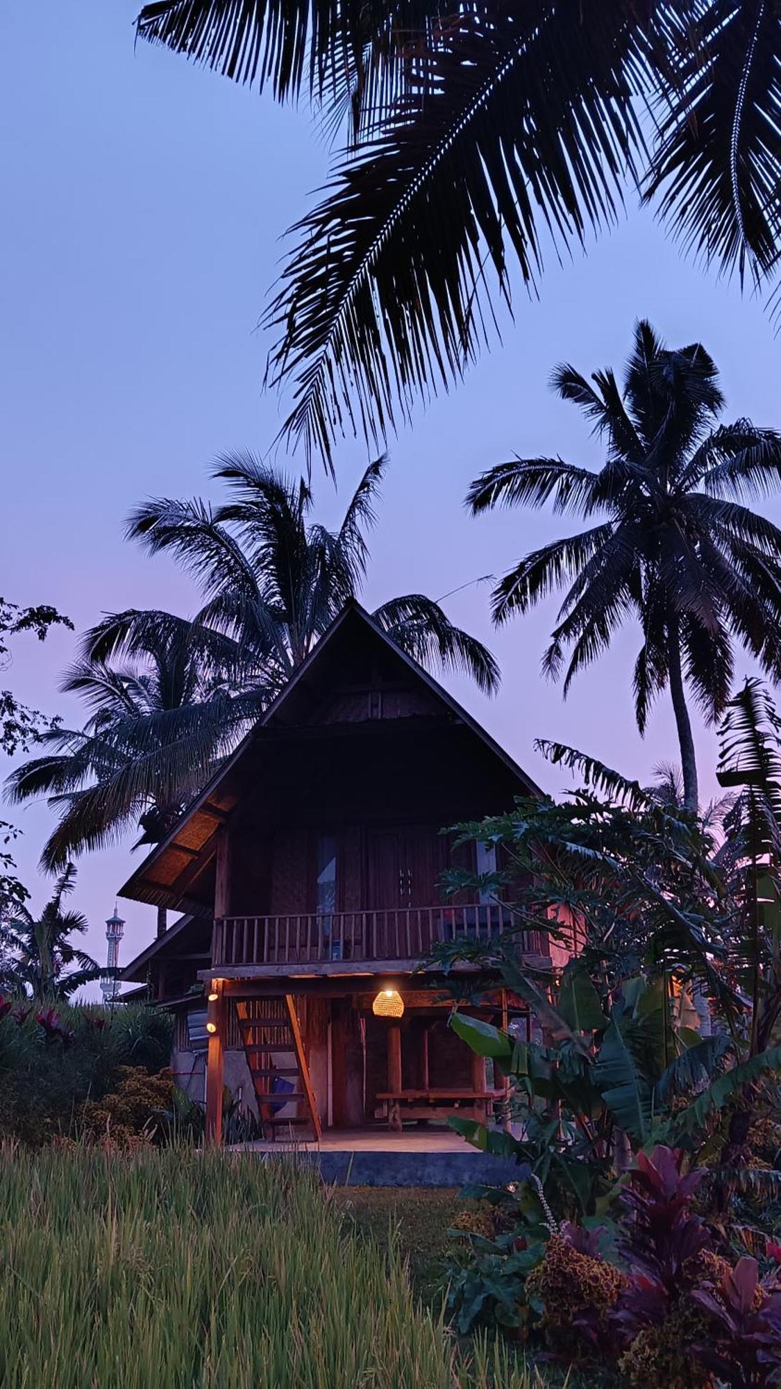 Dewi Rinjani Homestay Тетебату Екстериор снимка