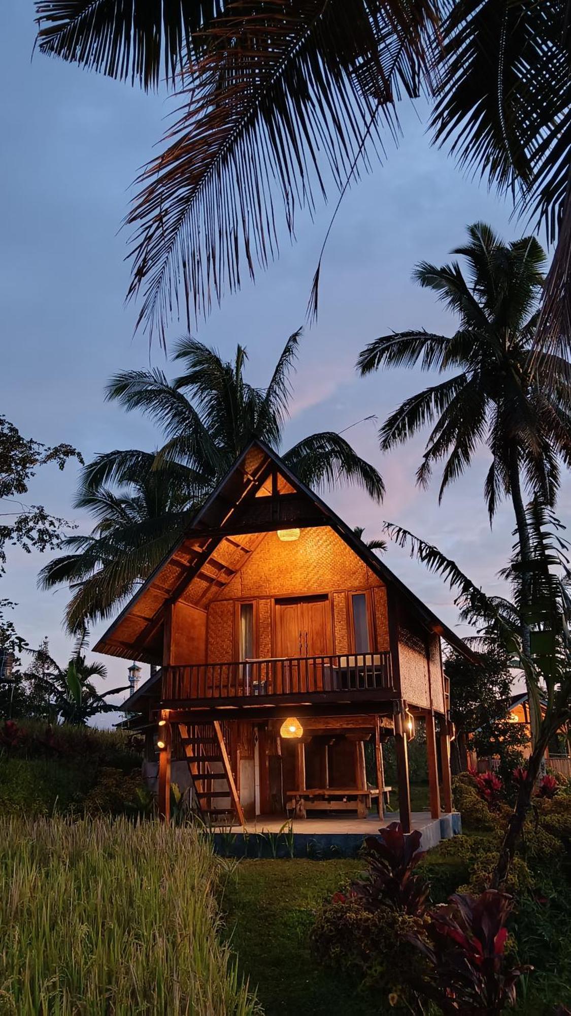 Dewi Rinjani Homestay Тетебату Екстериор снимка